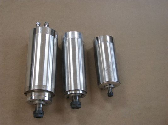 R11 CNC 머신 부분 나무 1.5 kw 수냉각（의）는 220V 1 단계를 방추형으로 합니다